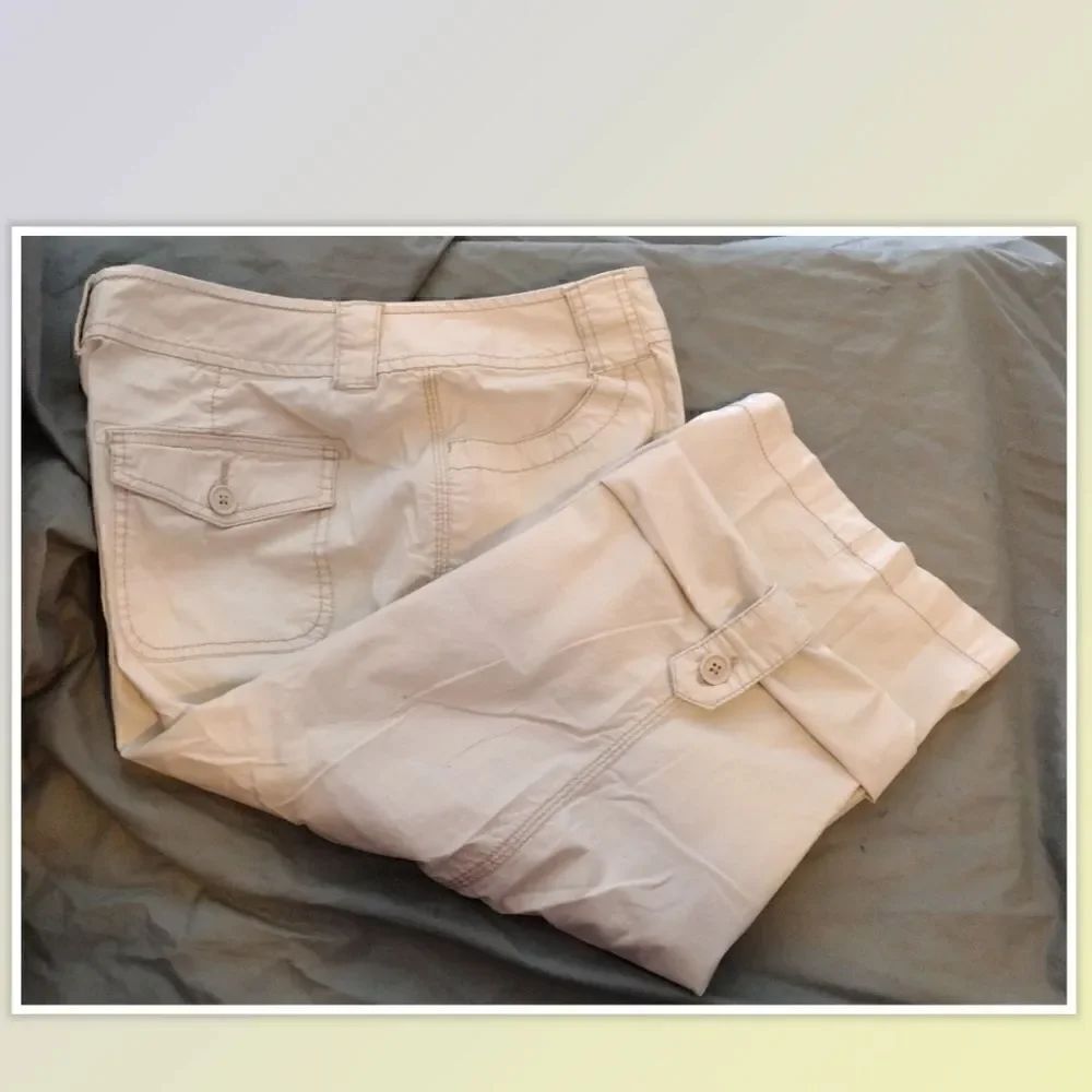 St John's Bay Khaki With Cuffed Option Capris Size 14p